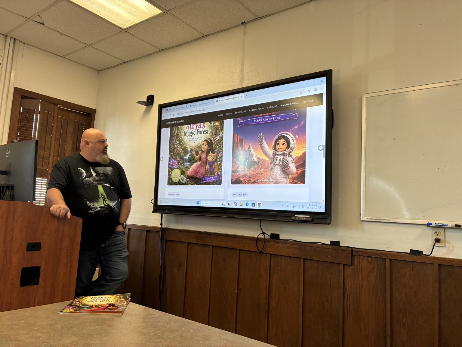 Eric Erter speaking to students at Texas Wesleyan University